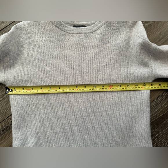 Nicole Miller Light Gray Merino Wool Sweater/ woman’s S - Picture 13 of 15